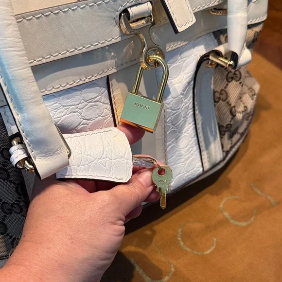 Classic Gucci Padlock - Cream and Brown Satchel with Gold Accents - Picture 8 of 13